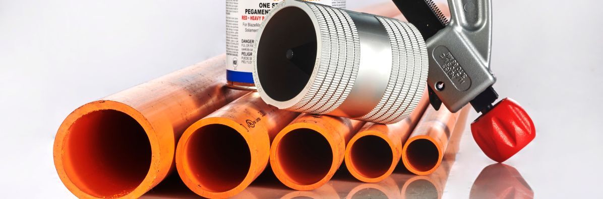 ¿Qué considerar al elegir materiales para un sistema contra incendios?